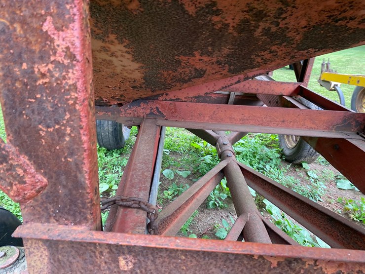 j-&-m-210-gravity-wagon-image-10