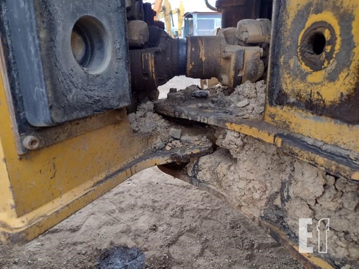 2005-deere-300d-image-36