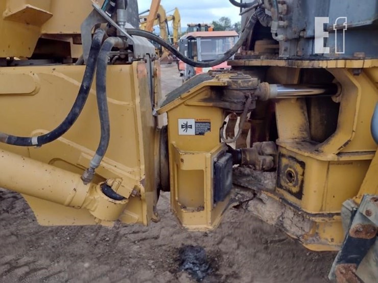2005-deere-300d-image-34