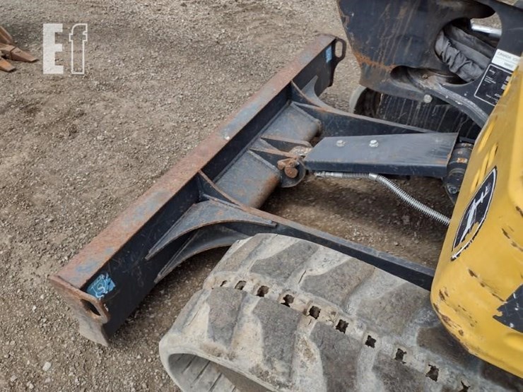 2021-deere-26g-image-23