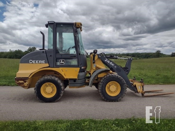 2017-deere-244kii-image-3