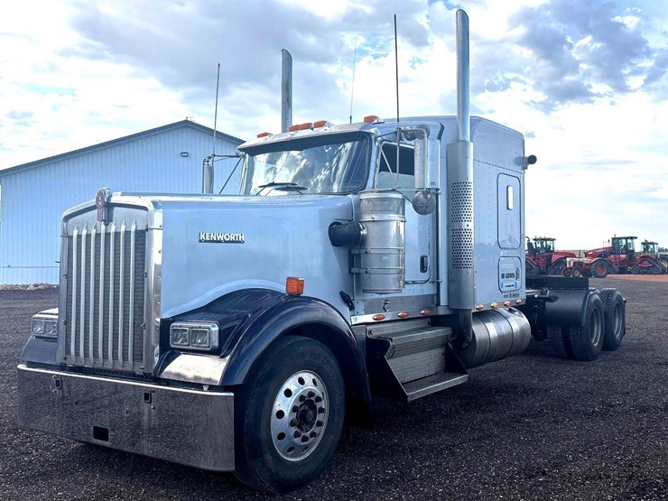 2004-kenworth-w900l-image-1