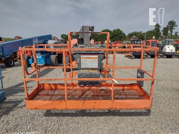 2009-jlg-800a-image-3