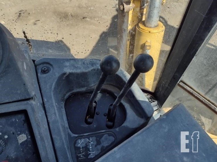 2010-deere-710j-image-11