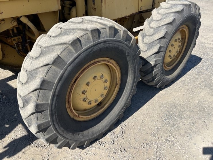 caterpillar-120-image-12