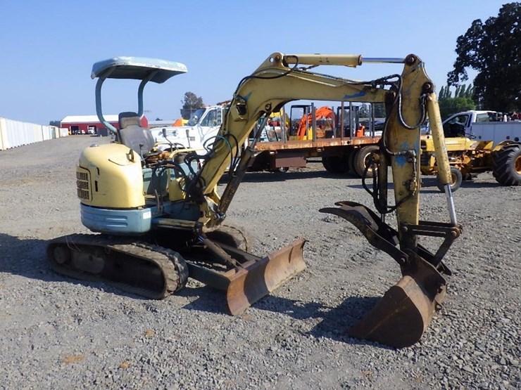 yanmar-vio30-image-2