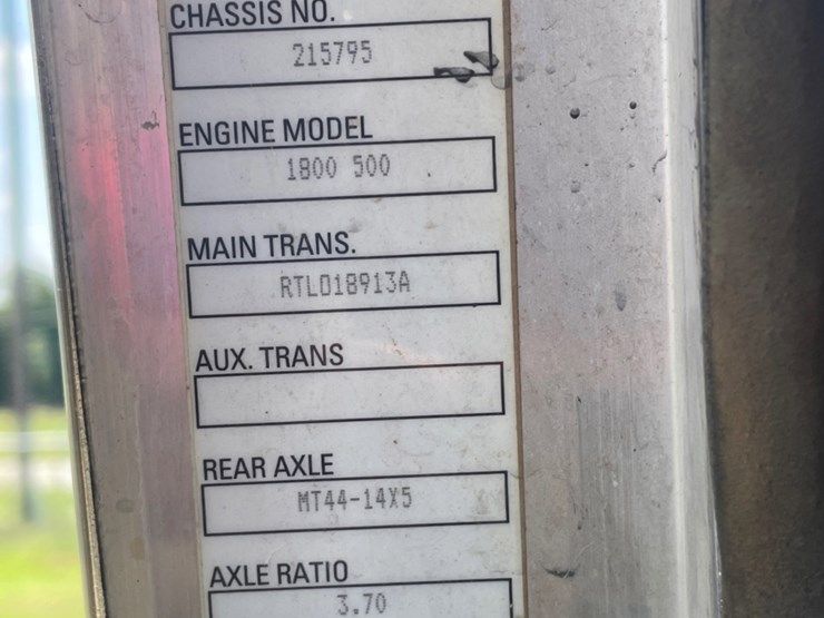 2018-kenworth-w900-image-14