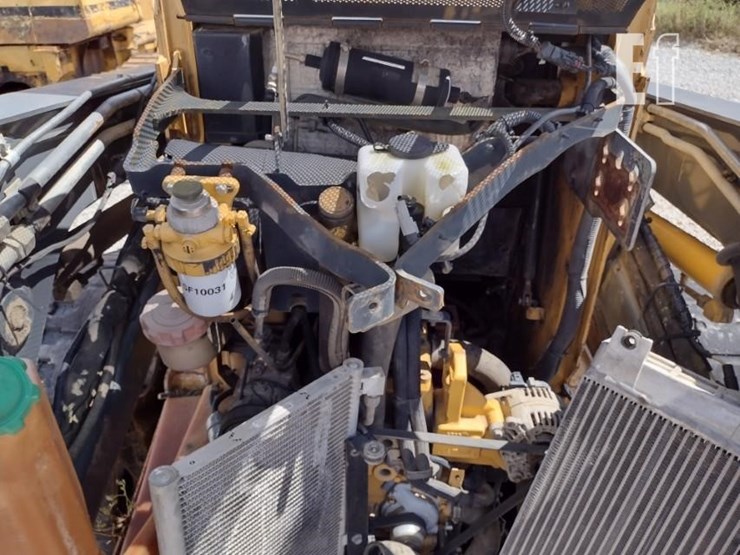 john-deere-329d-image-31