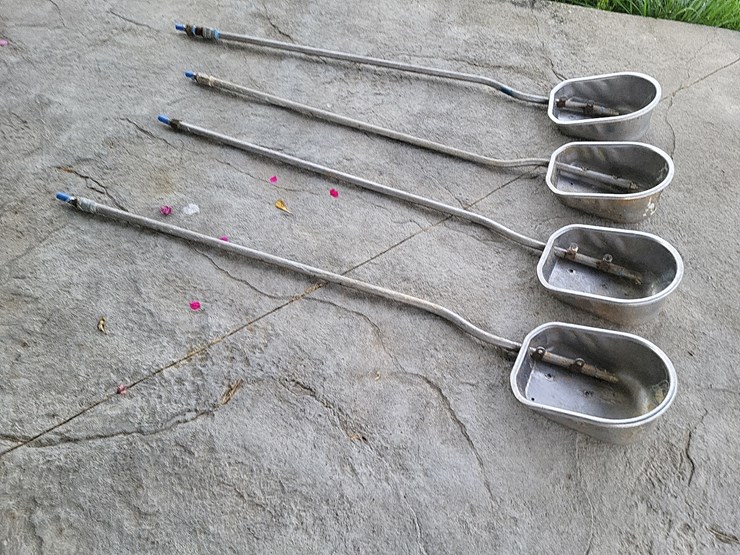 {4}-stainless-steel-hog-water-cups-w/nipples-image-6