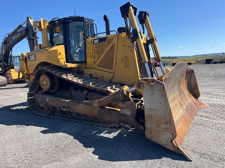 2012-caterpillar-d8t-image-3