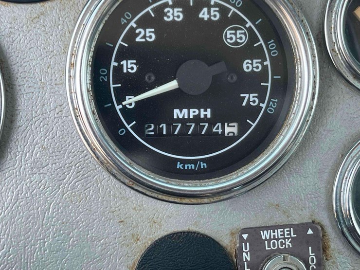 1995-ford-lt9000-image-36