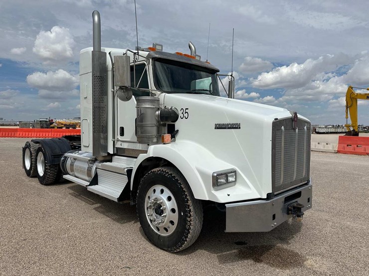 2019-kenworth-t800-image-2