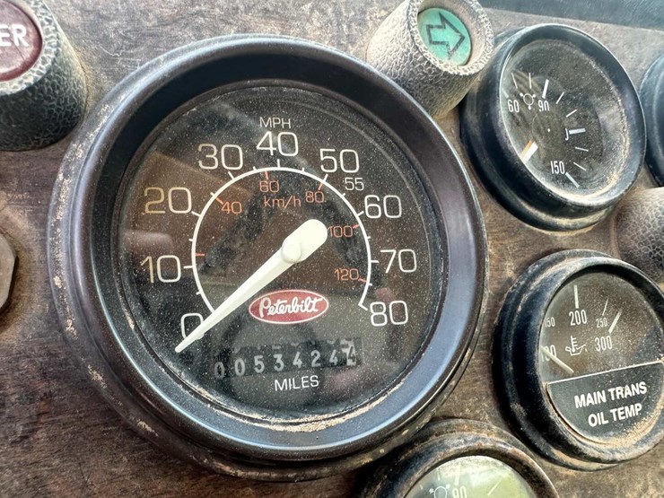 1990-peterbilt-320-image-9