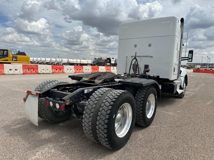 2018-kenworth-t880-image-4