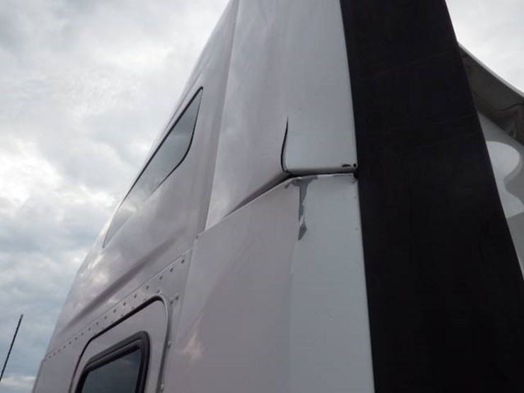 2016-kenworth-t680-image-12