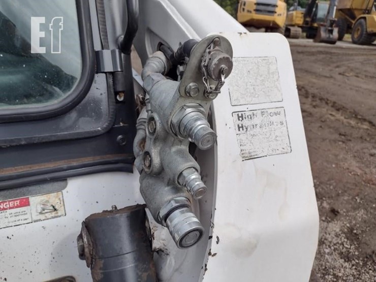 2007-bobcat-t300-image-16