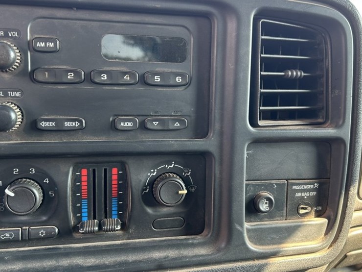 2003-chevrolet-2500hd-image-30