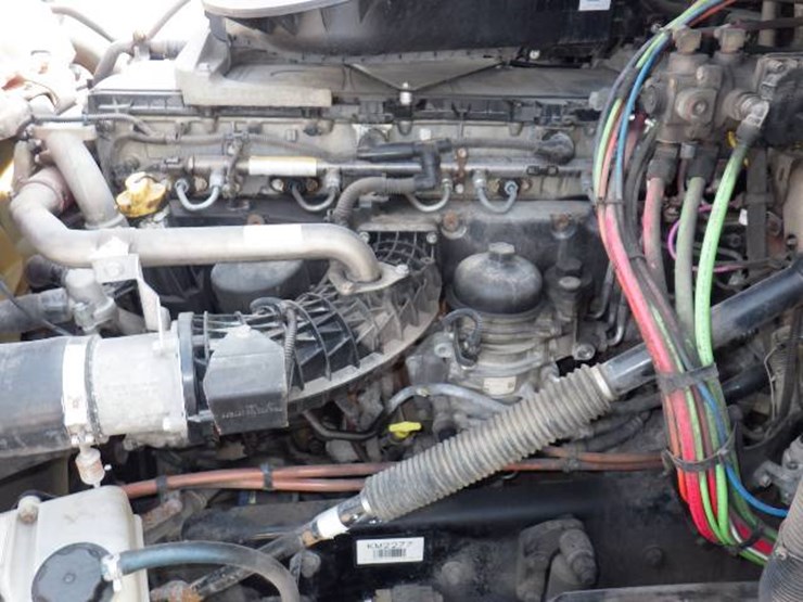 2019-freightliner-cascadia-126-image-14