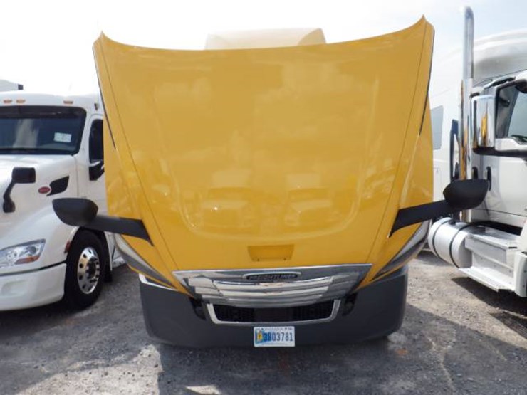2019-freightliner-cascadia-126-image-16