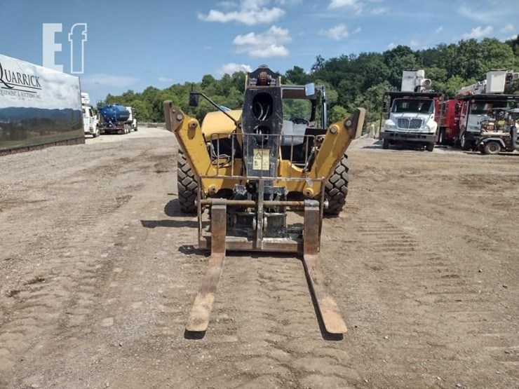 2017-caterpillar-tl1055d-image-2