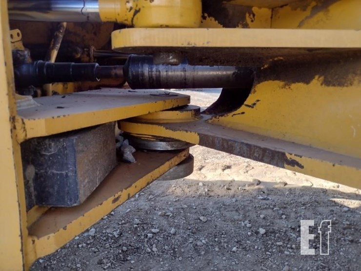 2003-deere-444h-image-30