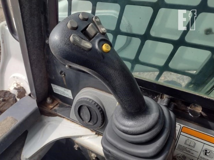2007-bobcat-t300-image-10
