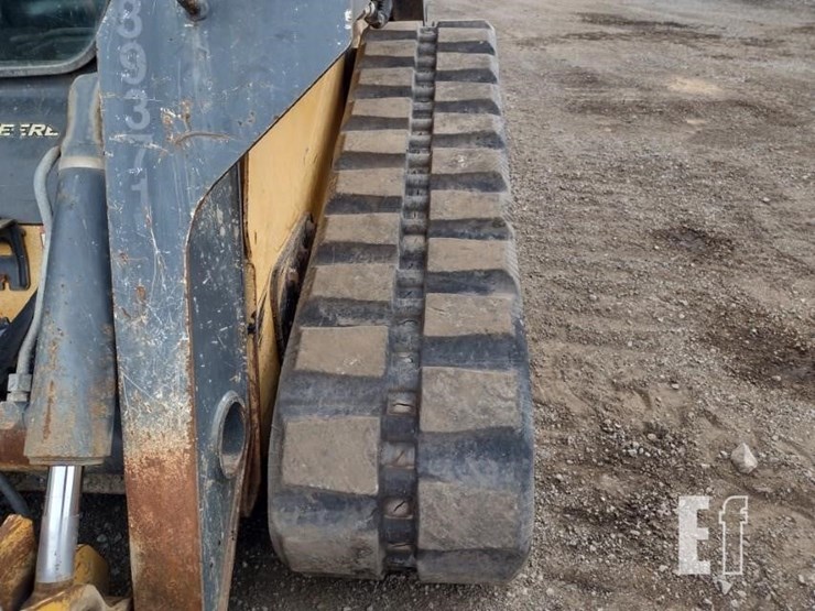 2015-deere-329e-image-26