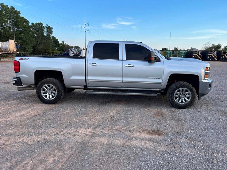 2018-chevrolet-silverado-2500hd-image-4