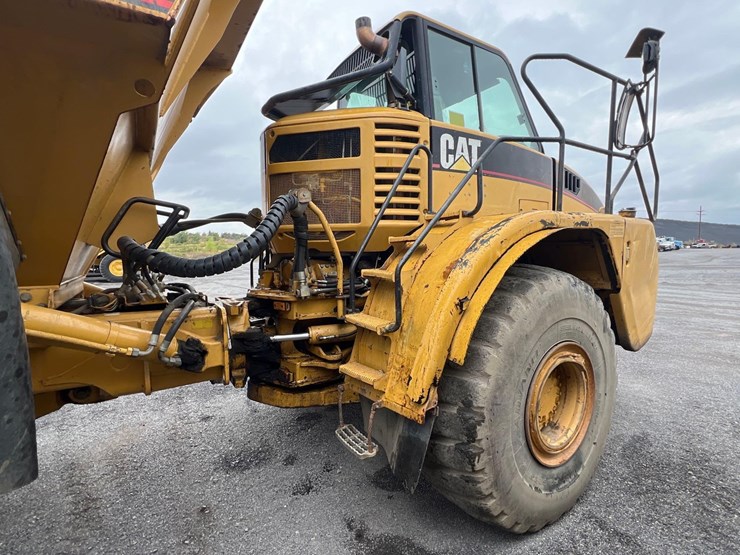 caterpillar-740-image-11