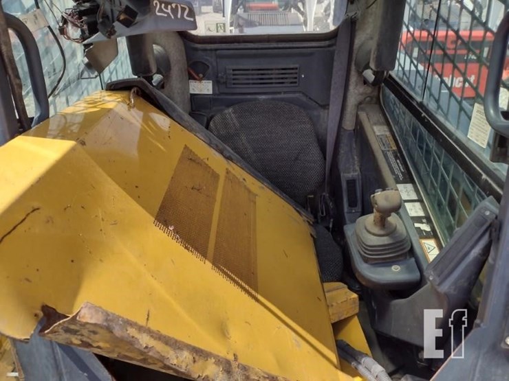 john-deere-329d-image-10
