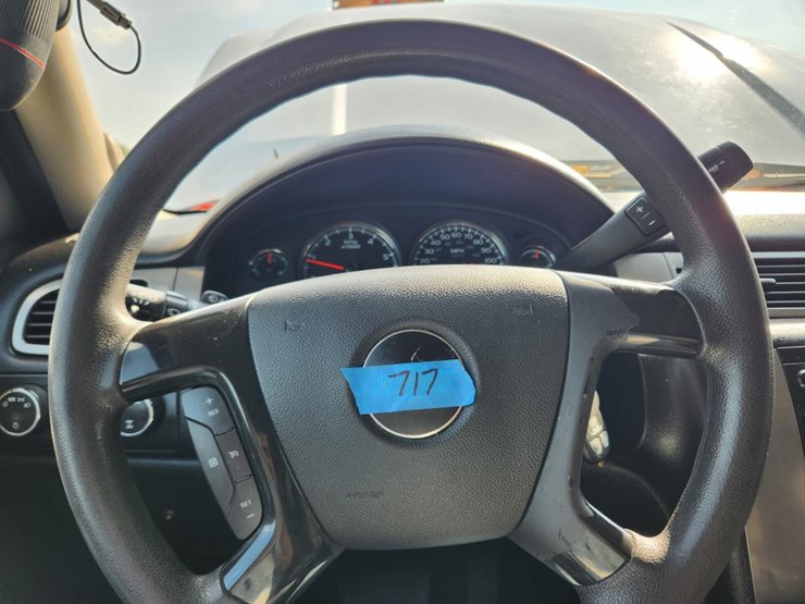 2013-chevrolet-tahoe-image-30