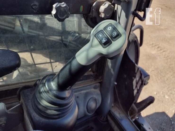2015-new-holland-c232-image-9
