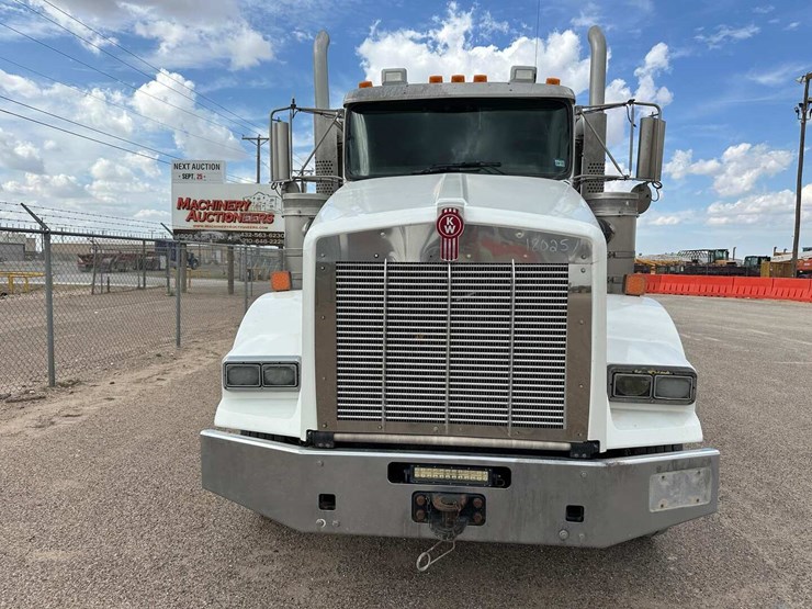 2019-kenworth-t800-image-3