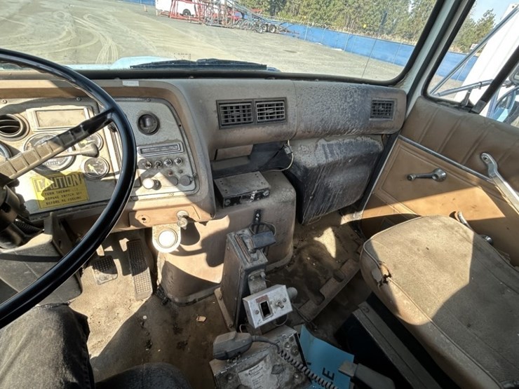 1992-ford-l8000-image-15