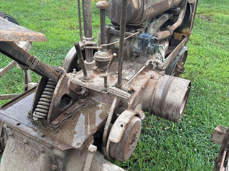 john-deere-b-image-24