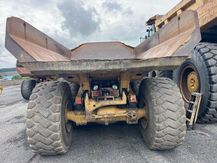 caterpillar-740-image-6