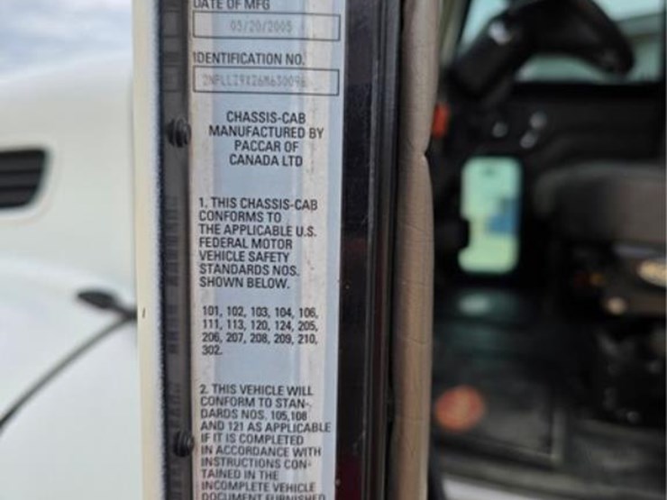 2006-peterbilt-335-image-36