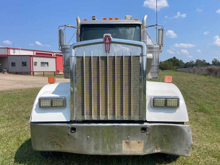 2018-kenworth-w900-image-2