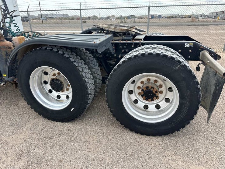 2019-kenworth-t800-image-8