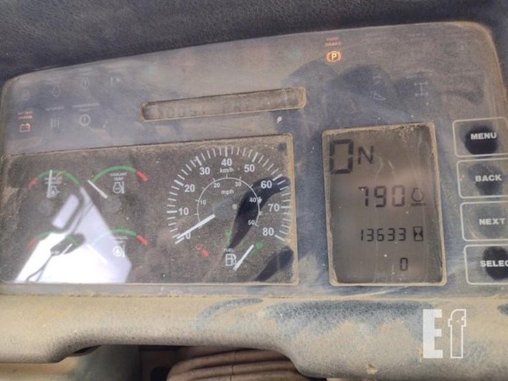 2005-deere-300d-image-7