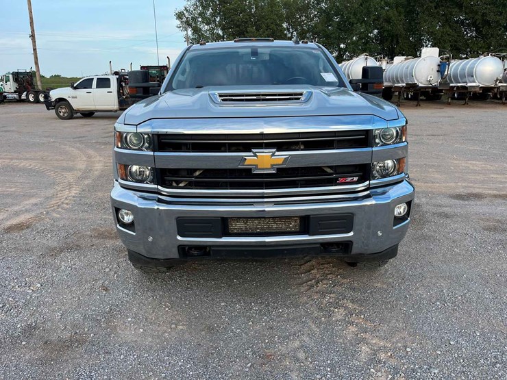2018-chevrolet-silverado-2500hd-image-2