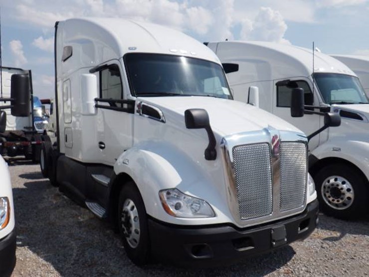 2021-kenworth-t680-image-2