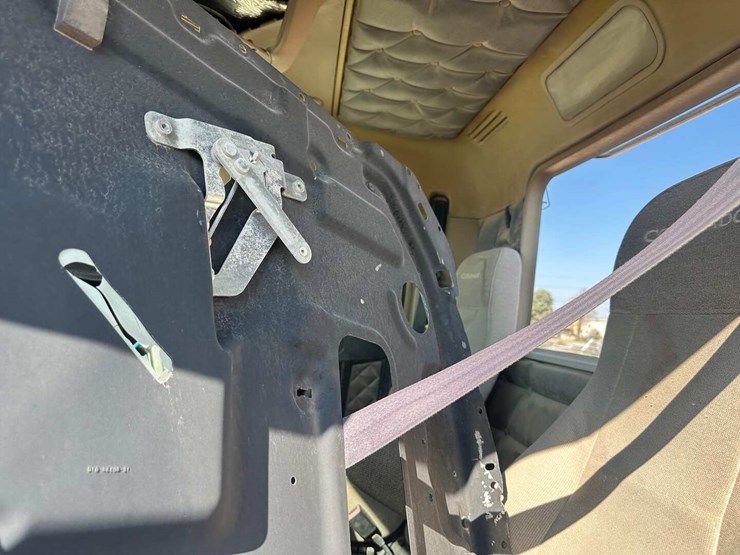 2012-freightliner-coronado-(inoperable)-image-4