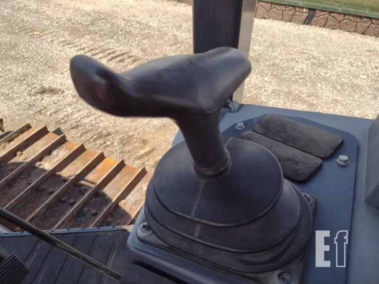 2022-deere-450k-image-9