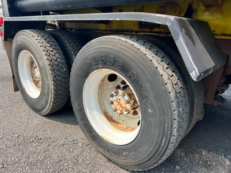 1999-peterbilt-378-image-9