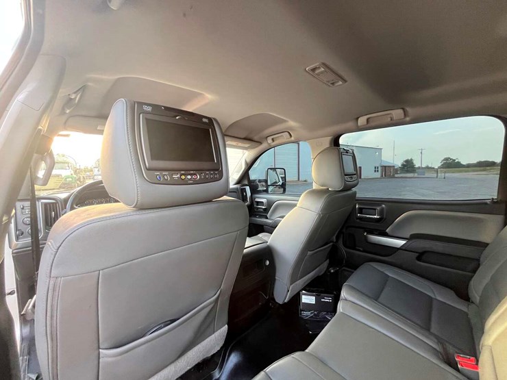 2018-chevrolet-silverado-2500hd-image-16