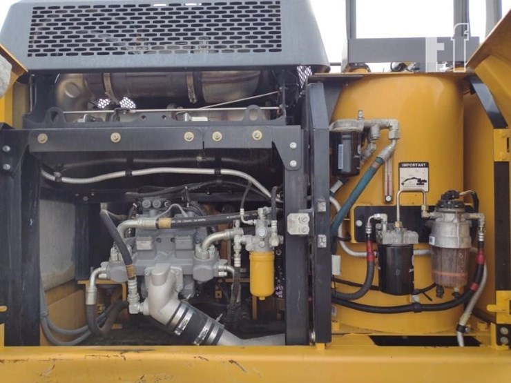 2021-deere-250g-lc-image-45