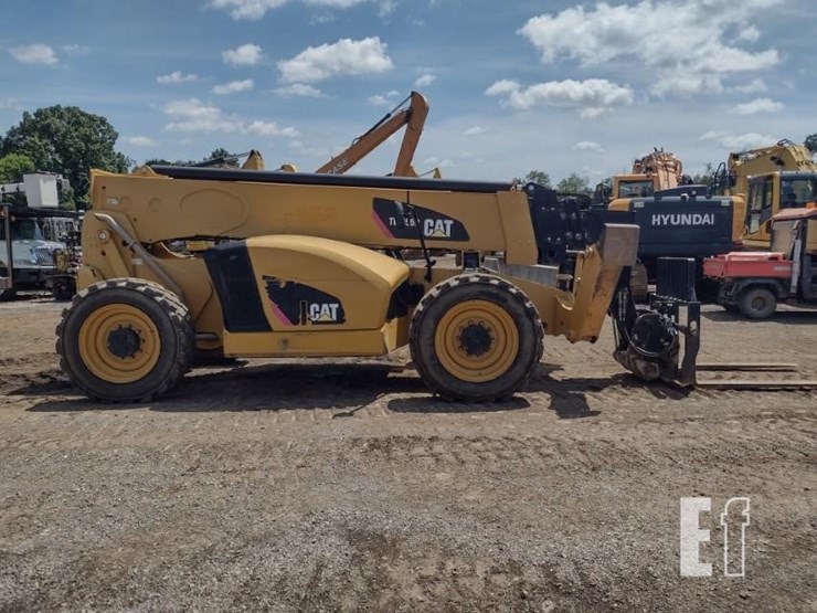 2017-caterpillar-tl1055d-image-3