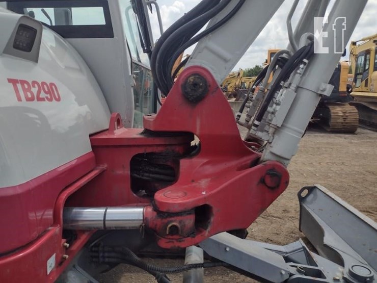 2022-takeuchi-tb290-image-23