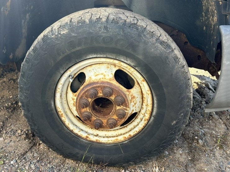 2005-gmc-3500-image-34